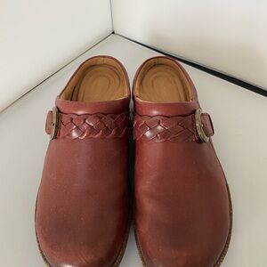 Aetrex Women's Braided Leather Clogs in Deep Red, women’s size 7